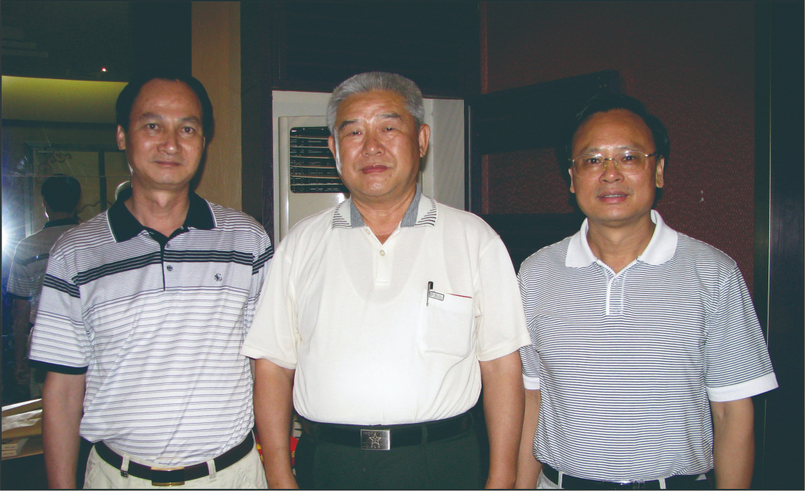 廣西區(qū)發(fā)改委領(lǐng)導(dǎo)陪同中國(guó)人民解放軍總參謀部政治部主任賈雪陽(yáng)軍（照片中）到公司實(shí)地考察，并給予“好安節(jié)電器”高度評(píng)價(jià)